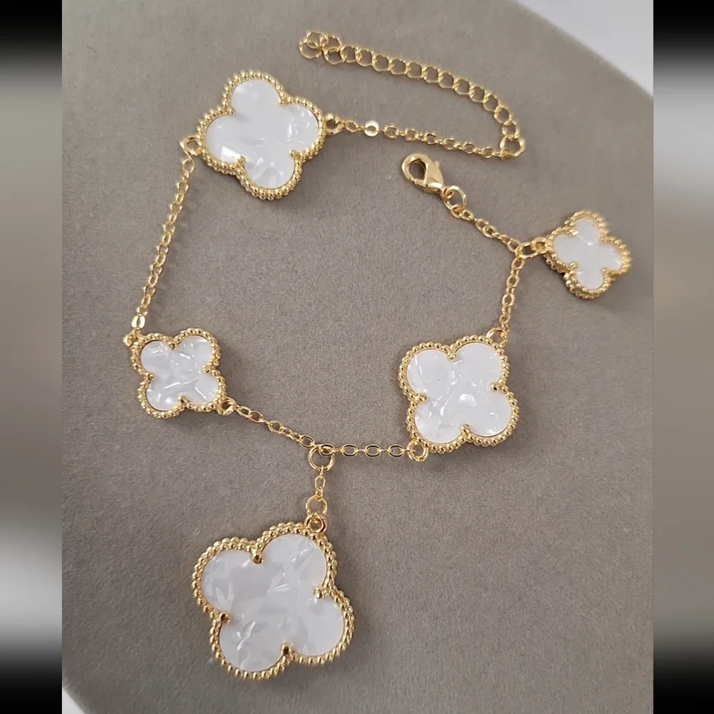 Mother Of Pearl Dangle Clover Bracelet - Picture 1 of 6